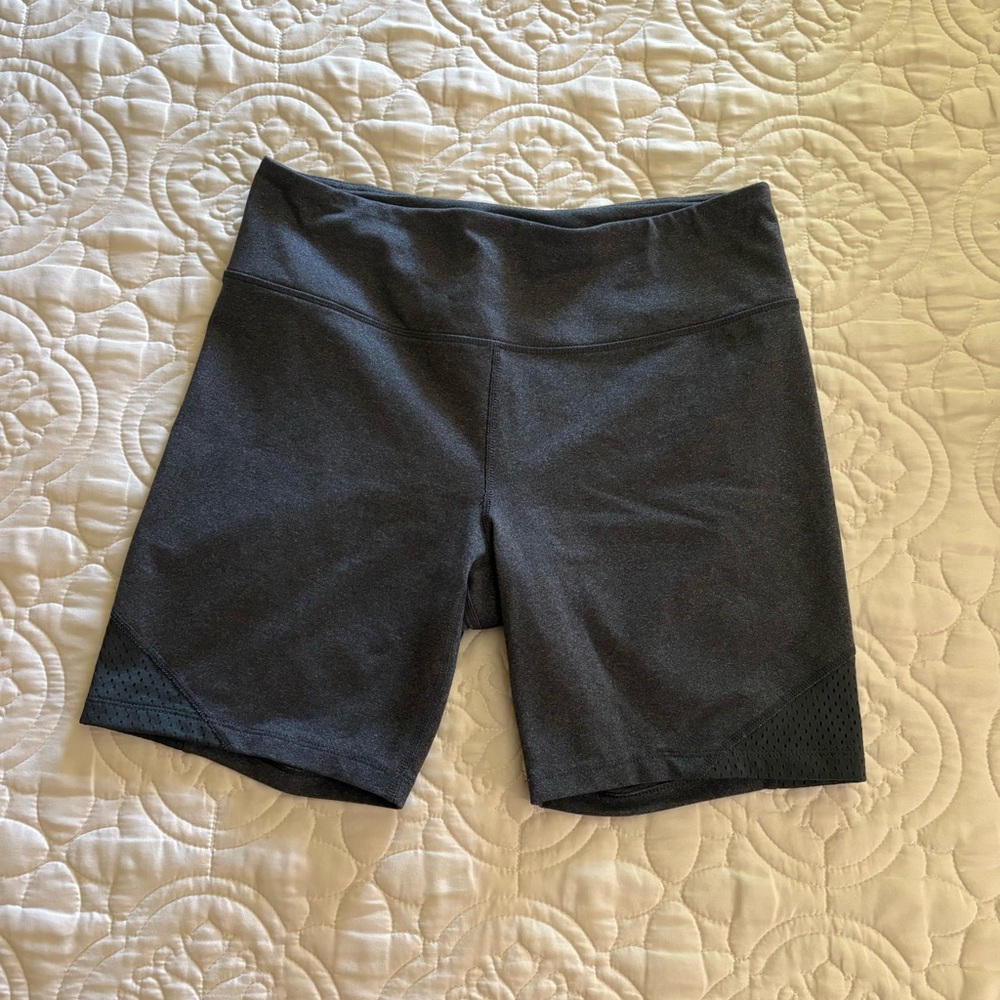 Tek Gear Women's Dark Gray Bike Shorts. Size Large
